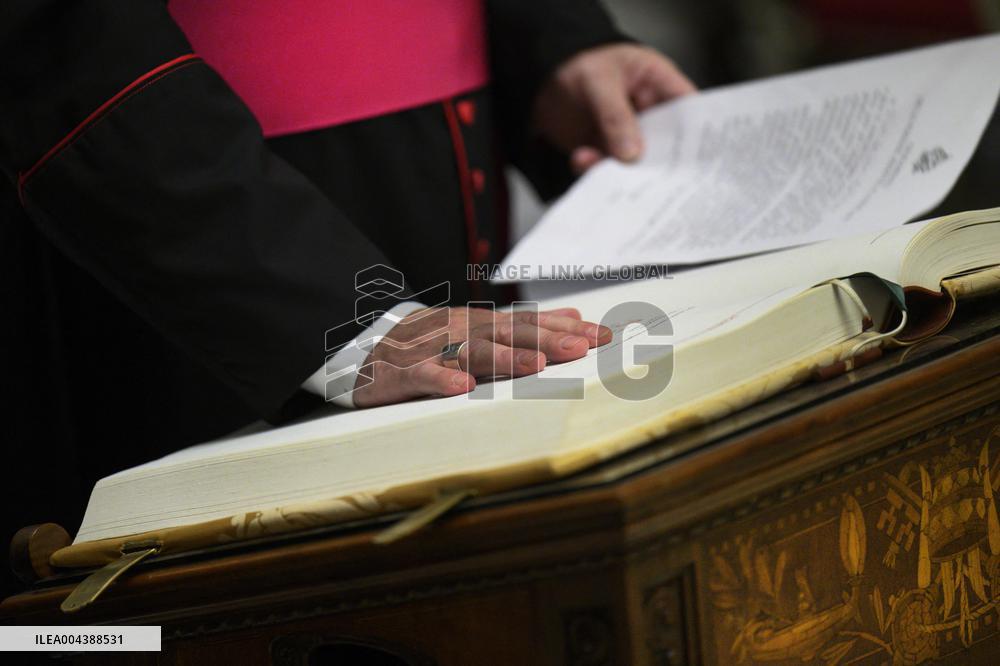 Conclave Staff Take Oath of Secrecy - Vatican