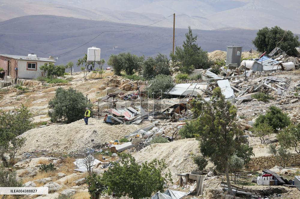 Israel Demolishes Palestinian Homes - West Bank