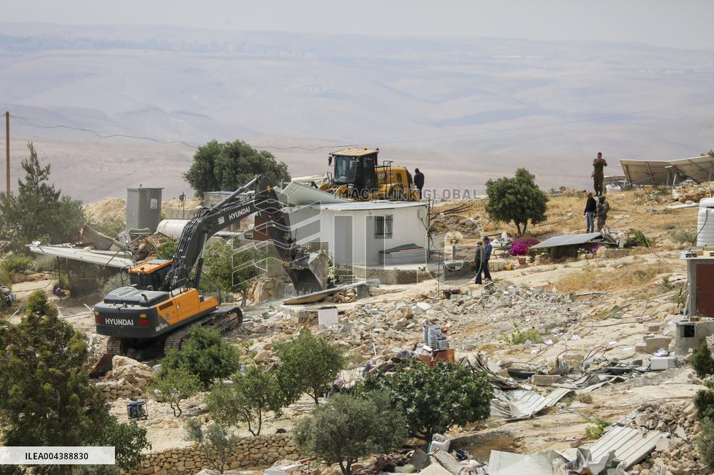 Israel Demolishes Palestinian Homes - West Bank