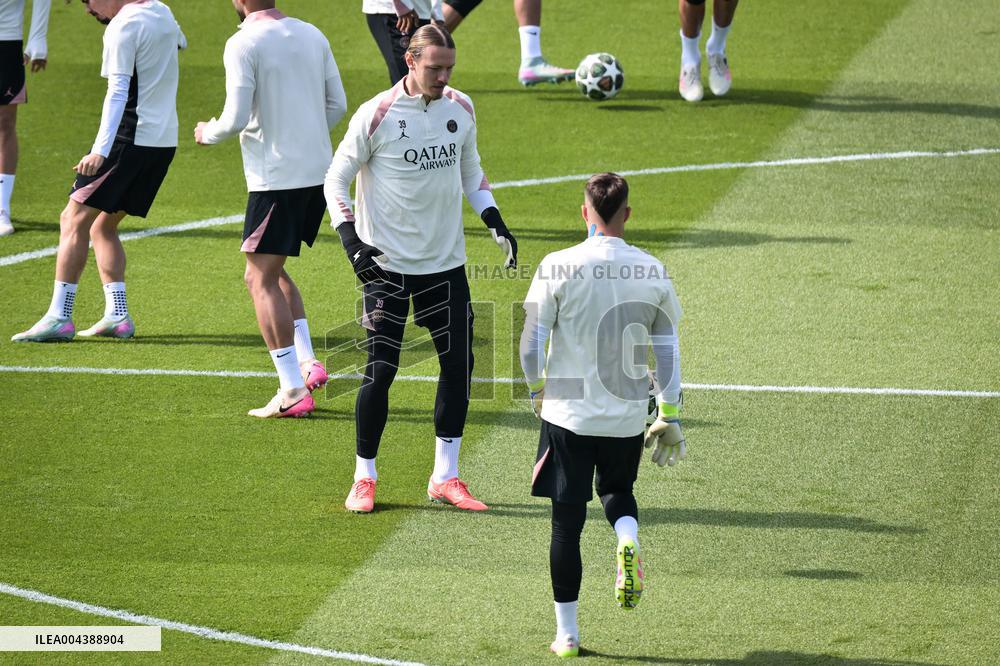 PSG Training before facing Arsenal - FA