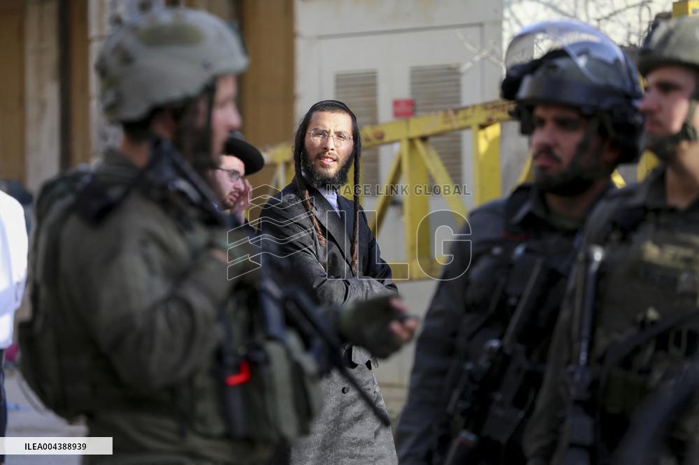 Israeli Forces Escort Settlers - Hebron