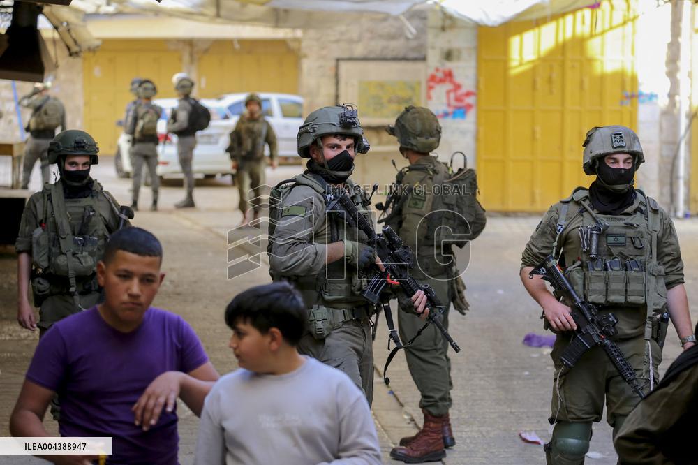 Israeli Forces Escort Settlers - Hebron