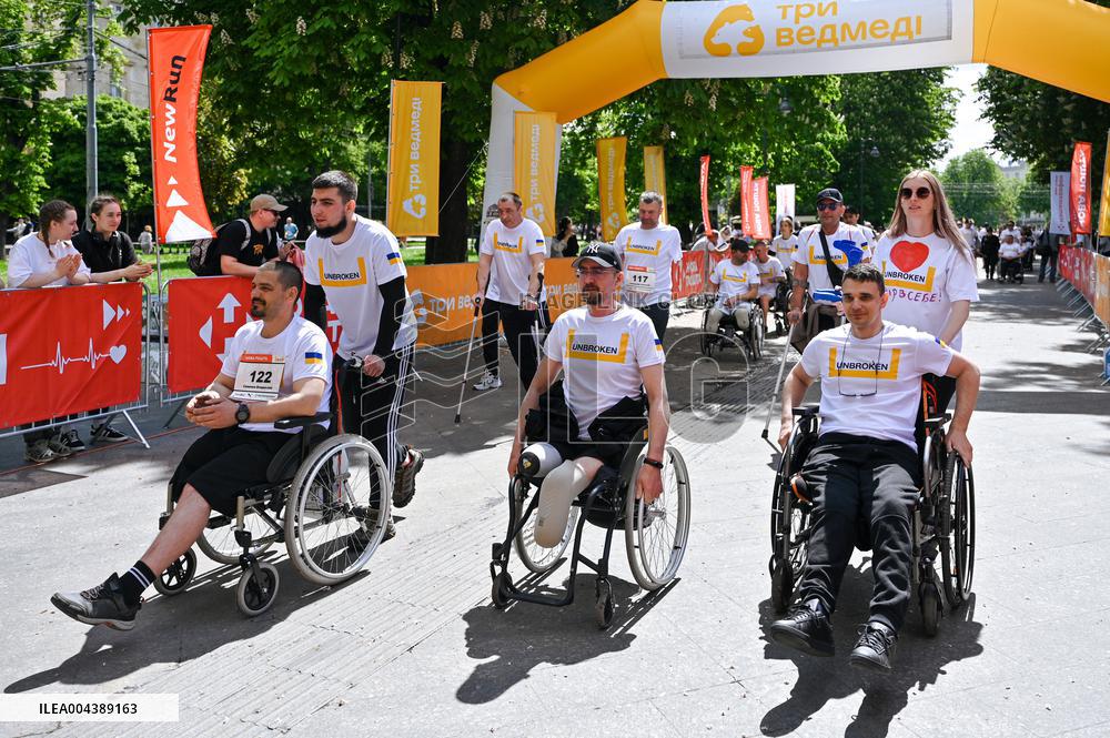 Veterans and UNBROKEN Center patients join Nova Poshta Lviv Half Marathon