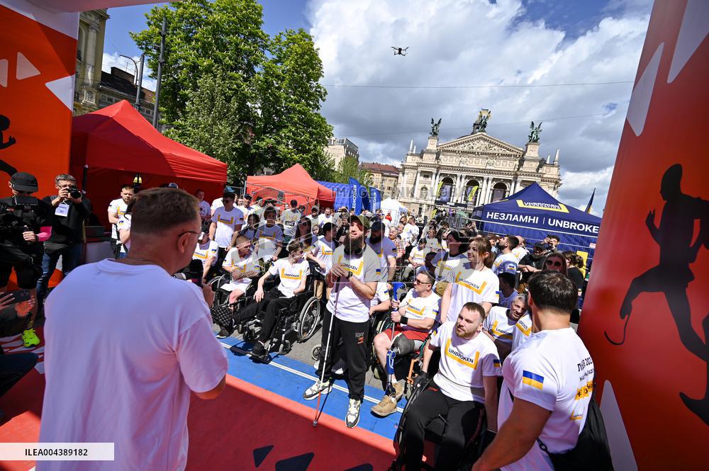 Veterans and UNBROKEN Center patients join Nova Poshta Lviv Half Marathon