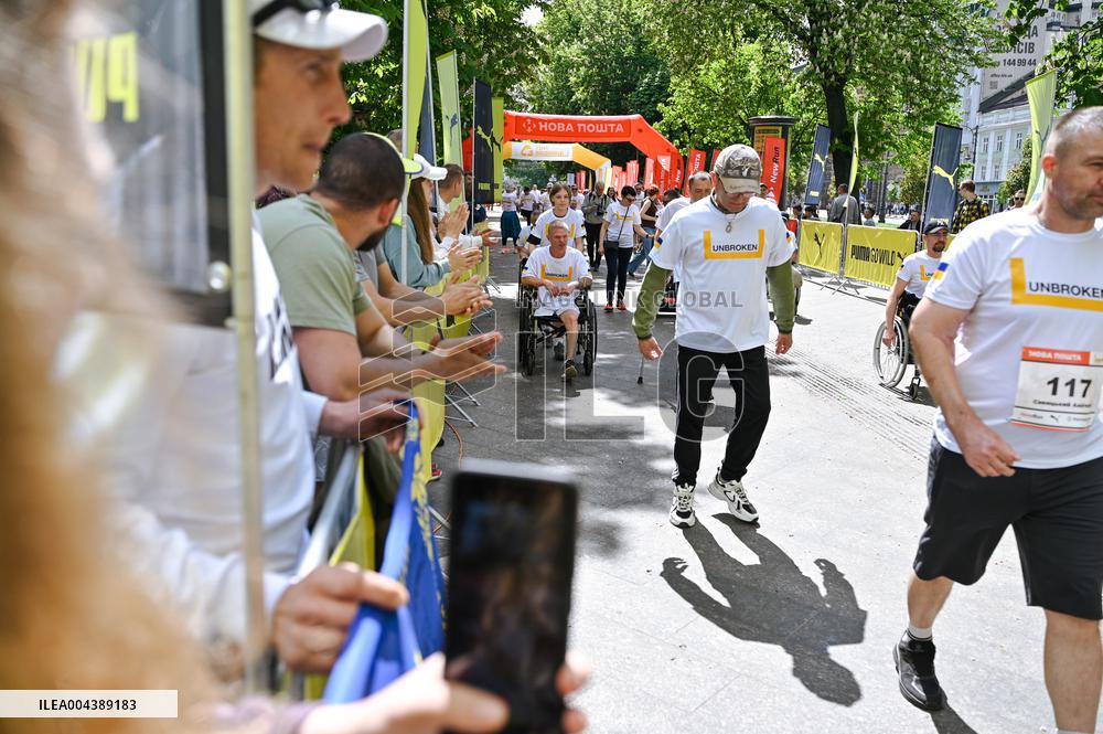 Veterans and UNBROKEN Center patients join Nova Poshta Lviv Half Marathon