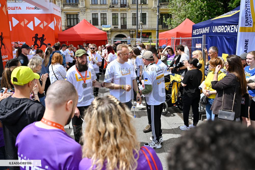 Veterans and UNBROKEN Center patients join Nova Poshta Lviv Half Marathon
