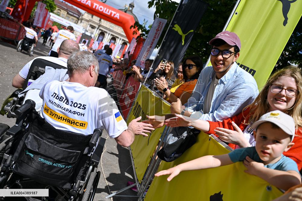 Veterans and UNBROKEN Center patients join Nova Poshta Lviv Half Marathon