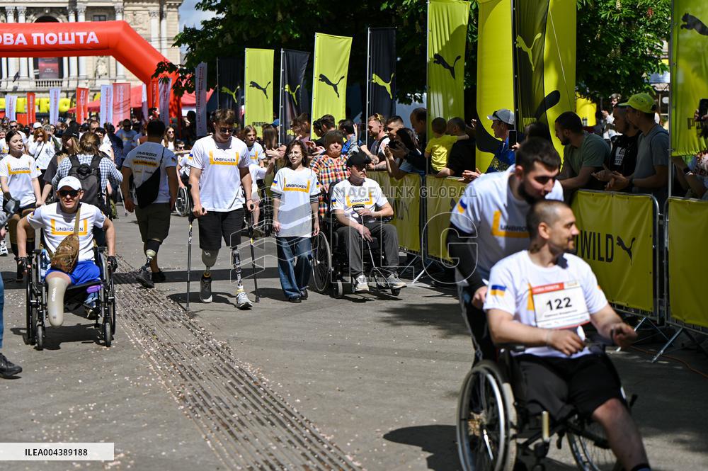 Veterans and UNBROKEN Center patients join Nova Poshta Lviv Half Marathon