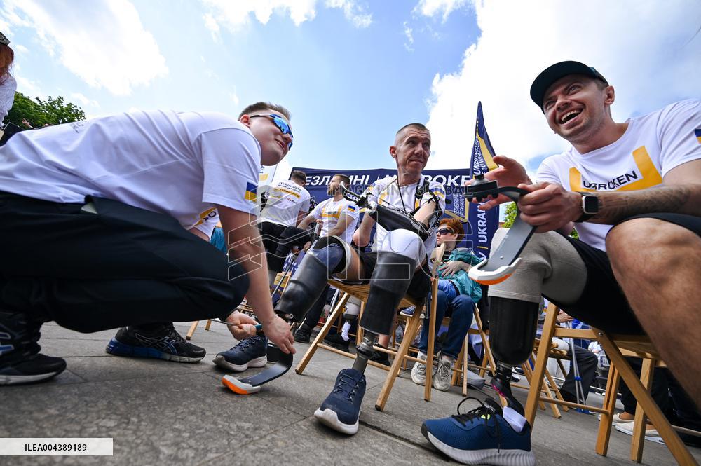 Veterans and UNBROKEN Center patients join Nova Poshta Lviv Half Marathon