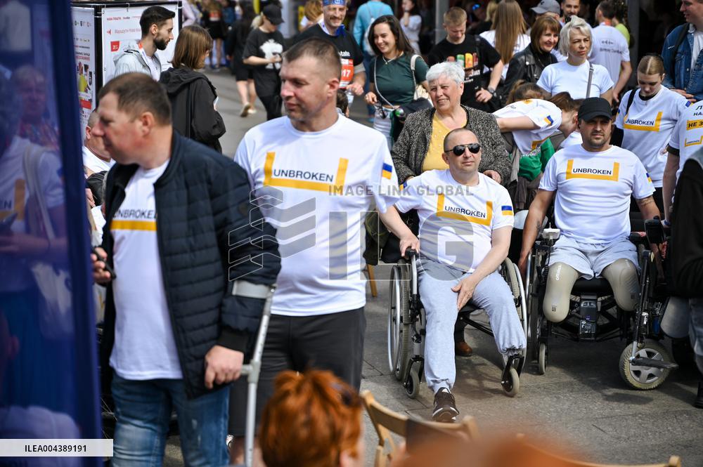 Veterans and UNBROKEN Center patients join Nova Poshta Lviv Half Marathon