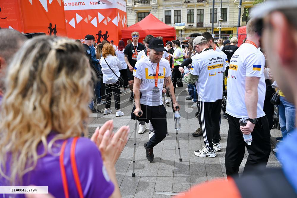 Veterans and UNBROKEN Center patients join Nova Poshta Lviv Half Marathon