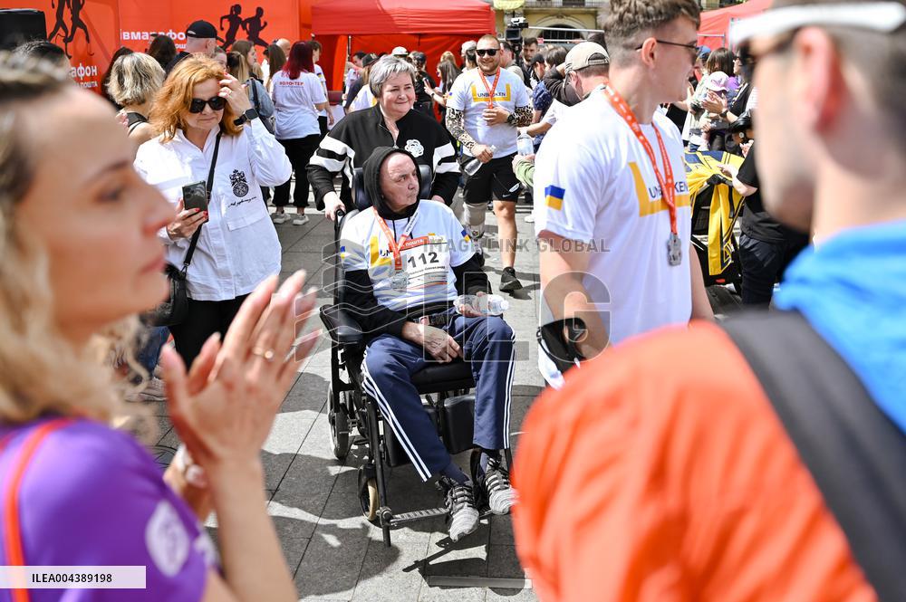 Veterans and UNBROKEN Center patients join Nova Poshta Lviv Half Marathon