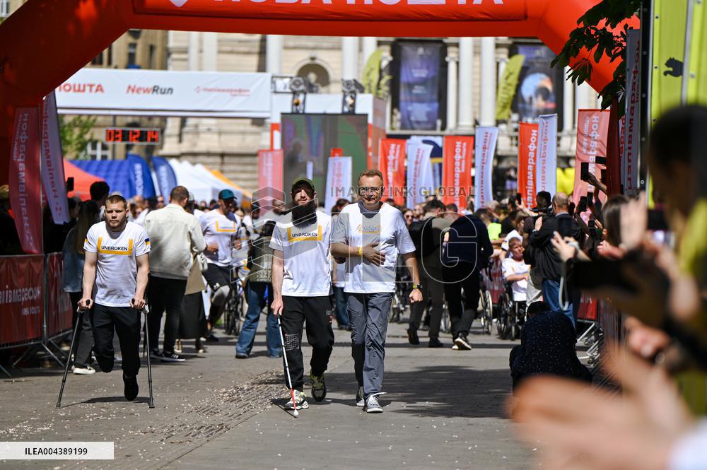 Veterans and UNBROKEN Center patients join Nova Poshta Lviv Half Marathon