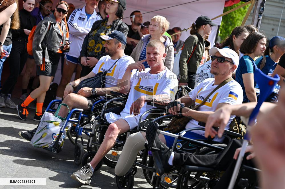Veterans and UNBROKEN Center patients join Nova Poshta Lviv Half Marathon
