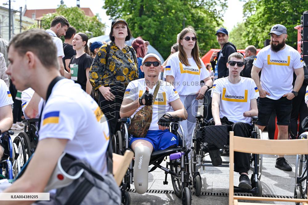 Veterans and UNBROKEN Center patients join Nova Poshta Lviv Half Marathon