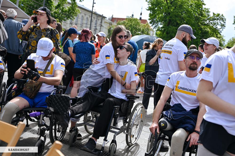 Veterans and UNBROKEN Center patients join Nova Poshta Lviv Half Marathon
