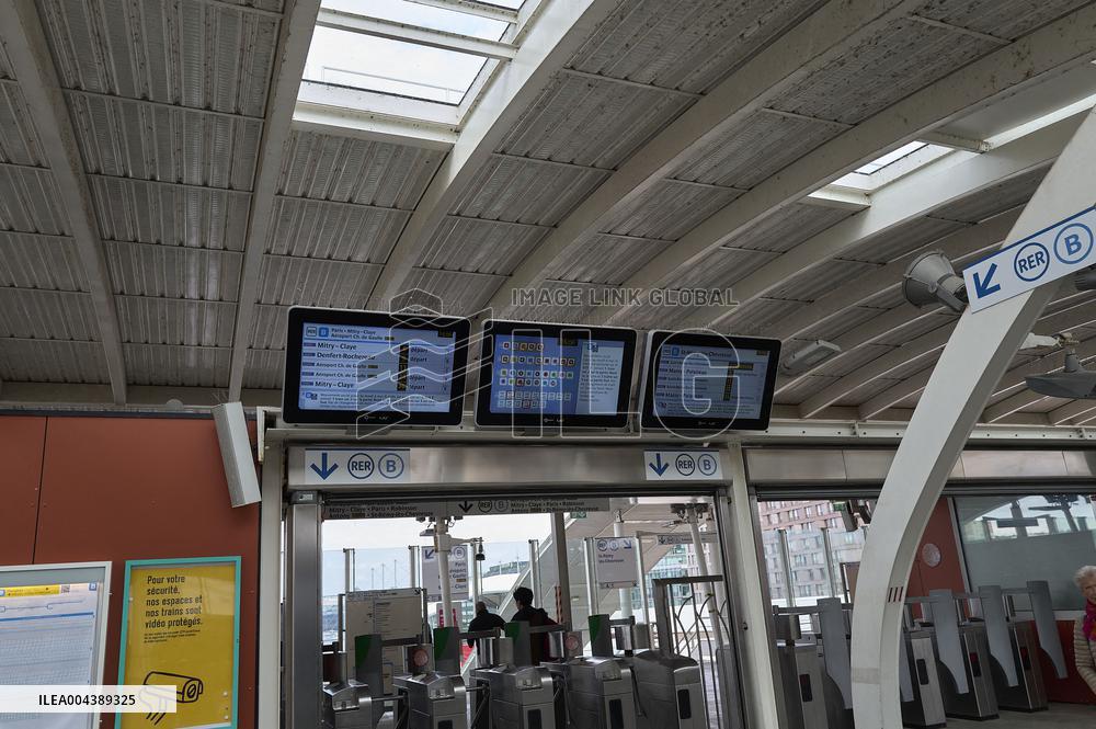 RER B Line Disrupted Due to SNCF Strike - Massy