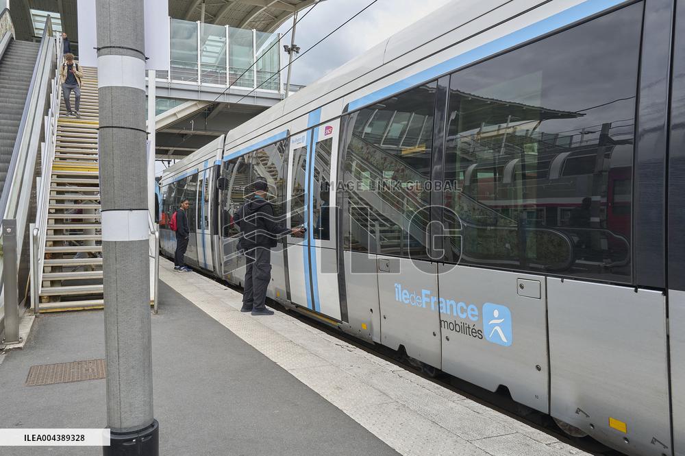 RER B Line Disrupted Due to SNCF Strike - Massy