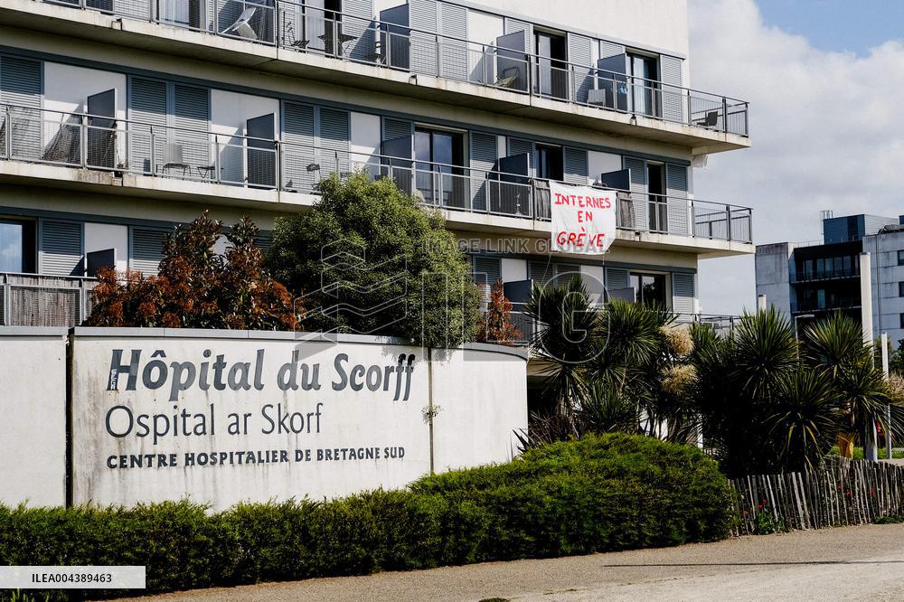 Hospital Interns in Lorient Strike Against Transpartisan Medical Bill - France