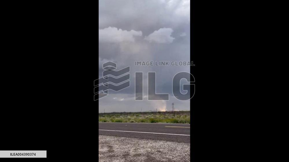 US: Possible Gustnado Spotted in Penwell, West Texas