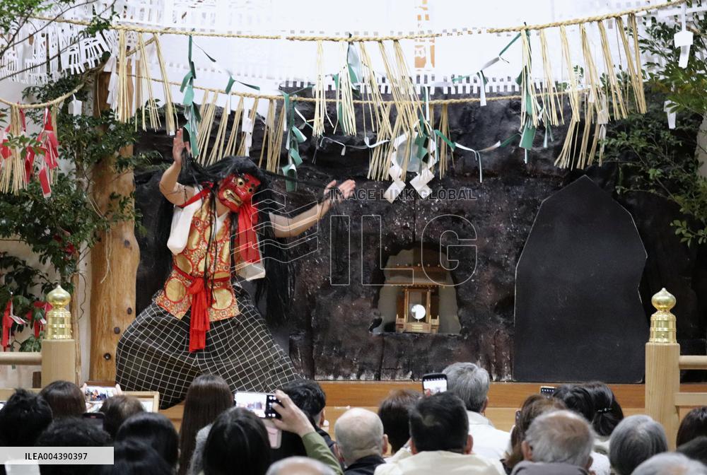 Ceremonial dance at southwestern Japan shrine