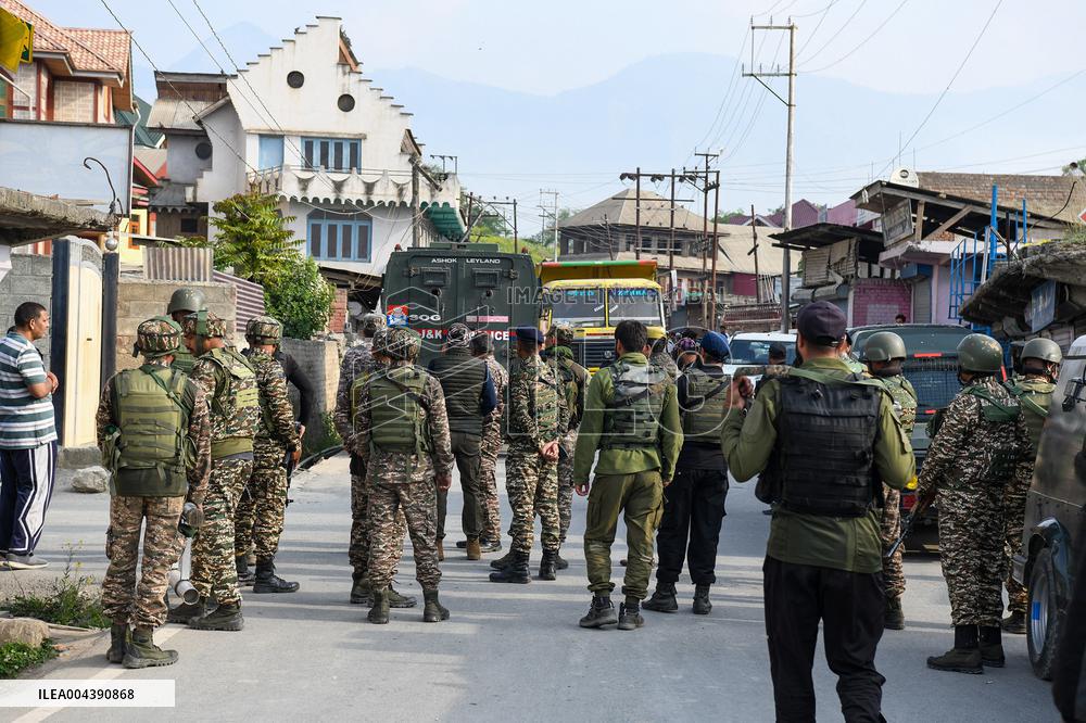 Indian Fighter Jet Crashes in Kashmir Amid Cross-Border Airstrike