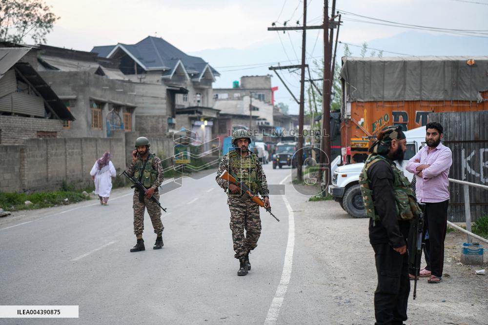 Indian Fighter Jet Crashes in Kashmir Amid Cross-Border Airstrike
