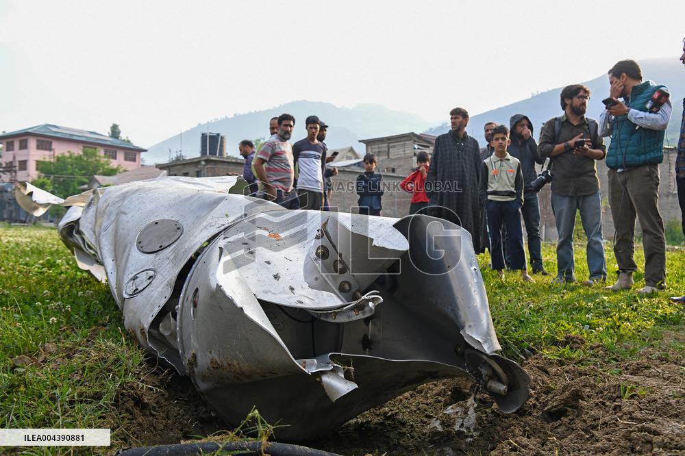 Indian Fighter Jet Crashes in Kashmir Amid Cross-Border Airstrike