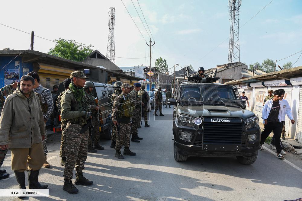 Indian Fighter Jet Crashes in Kashmir Amid Cross-Border Airstrike