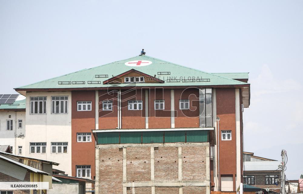 Indian Fighter Jet Crashes in Kashmir Amid Cross-Border Airstrike