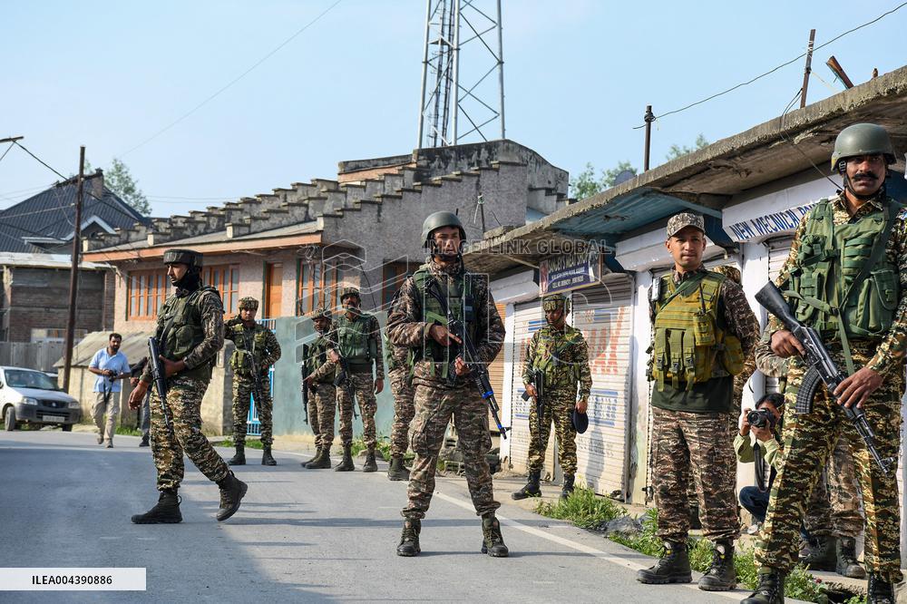 Indian Fighter Jet Crashes in Kashmir Amid Cross-Border Airstrike