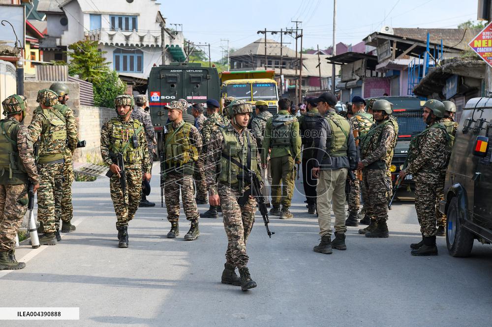 Indian Fighter Jet Crashes in Kashmir Amid Cross-Border Airstrike