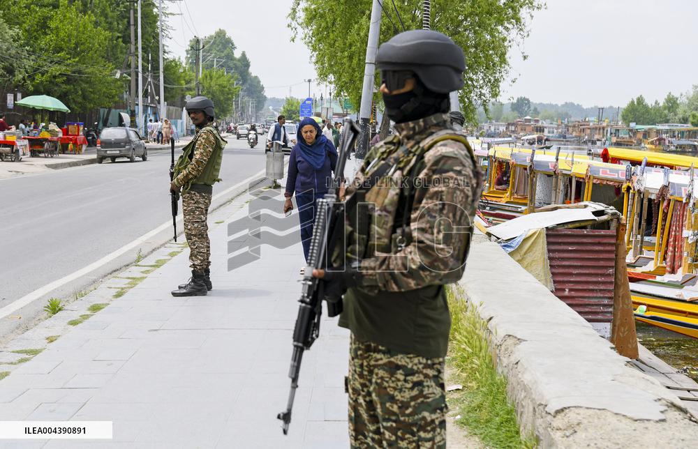 Indian Fighter Jet Crashes in Kashmir Amid Cross-Border Airstrike