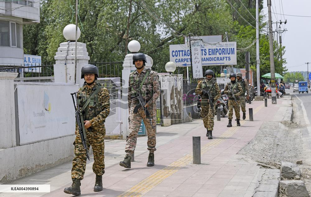 Indian Fighter Jet Crashes in Kashmir Amid Cross-Border Airstrike