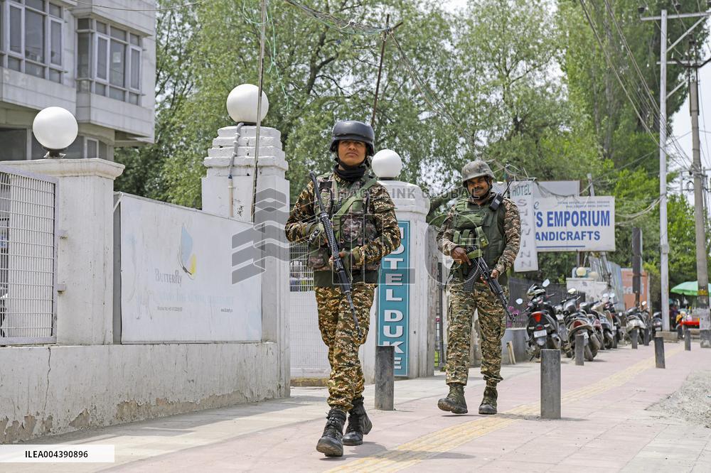 Indian Fighter Jet Crashes in Kashmir Amid Cross-Border Airstrike