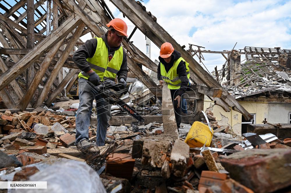 Building damaged by Russian attack gets dismantled in Lviv