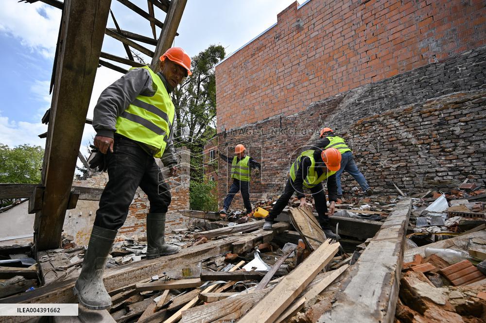 Building damaged by Russian attack gets dismantled in Lviv