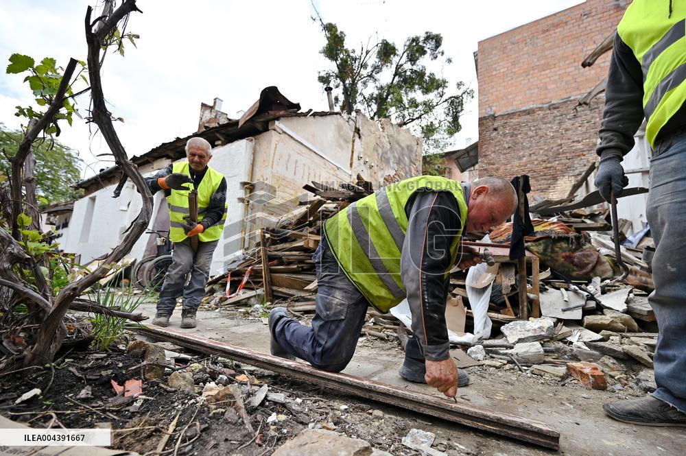 Building damaged by Russian attack gets dismantled in Lviv