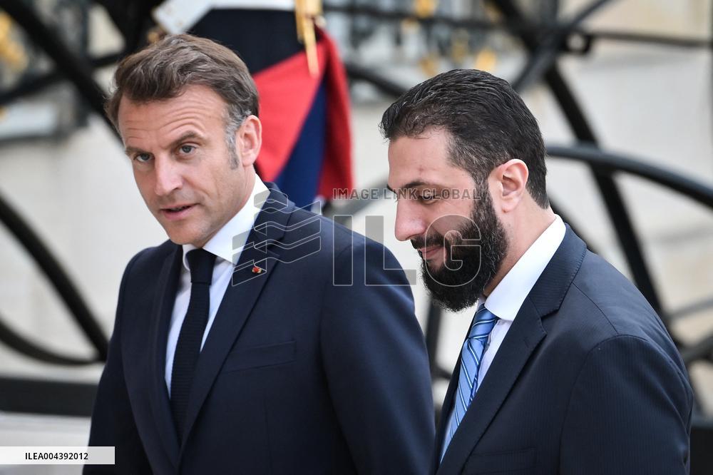 Emmanuel Macron welcomes Ahmed Al Sharaa at the Elysee FA