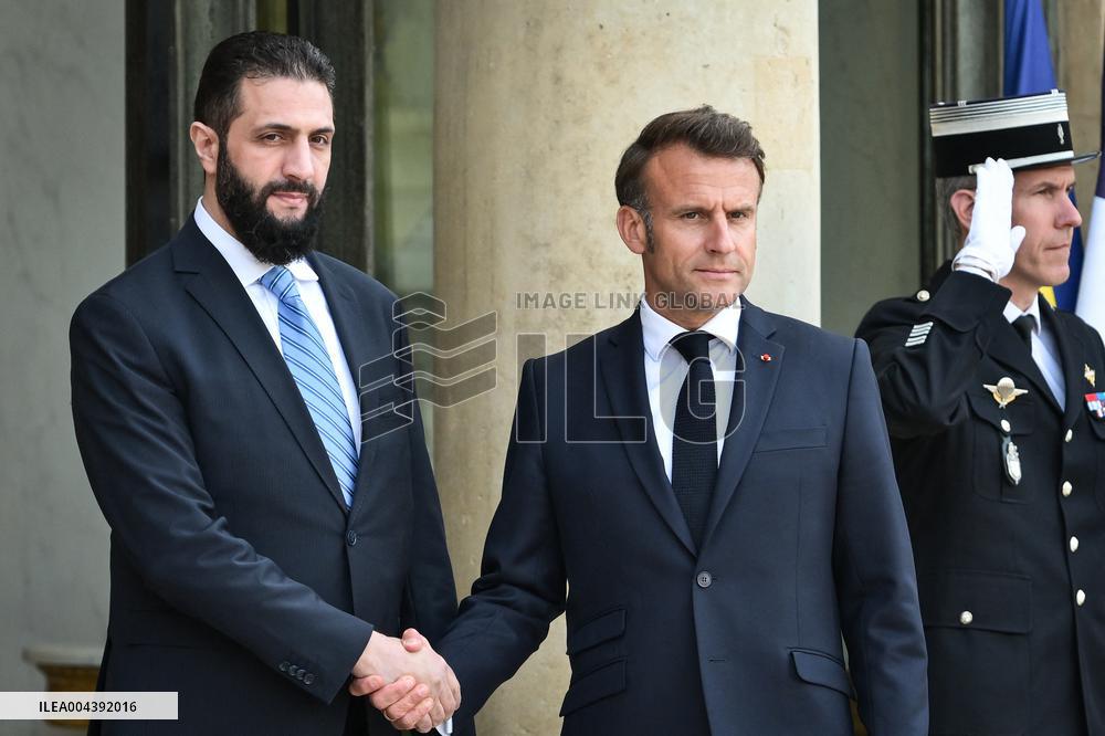 Emmanuel Macron welcomes Ahmed Al Sharaa at the Elysee FA