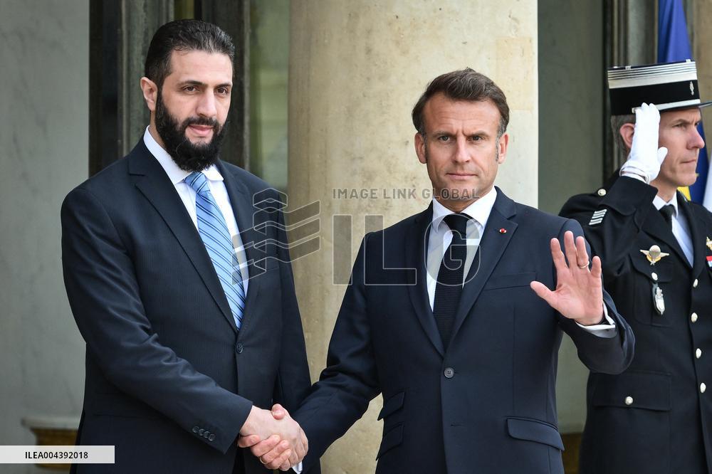 Emmanuel Macron welcomes Ahmed Al Sharaa at the Elysee FA