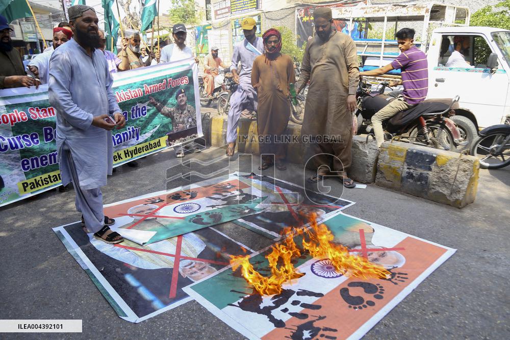 Rally Condemns Airstrikes - Pakistan