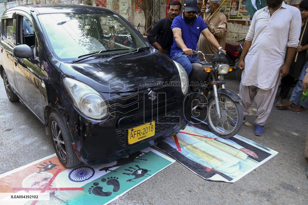 Rally Condemns Airstrikes - Pakistan