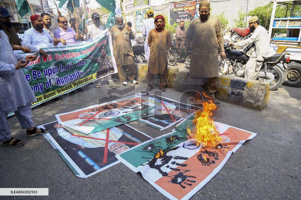 Rally Condemns Airstrikes - Pakistan