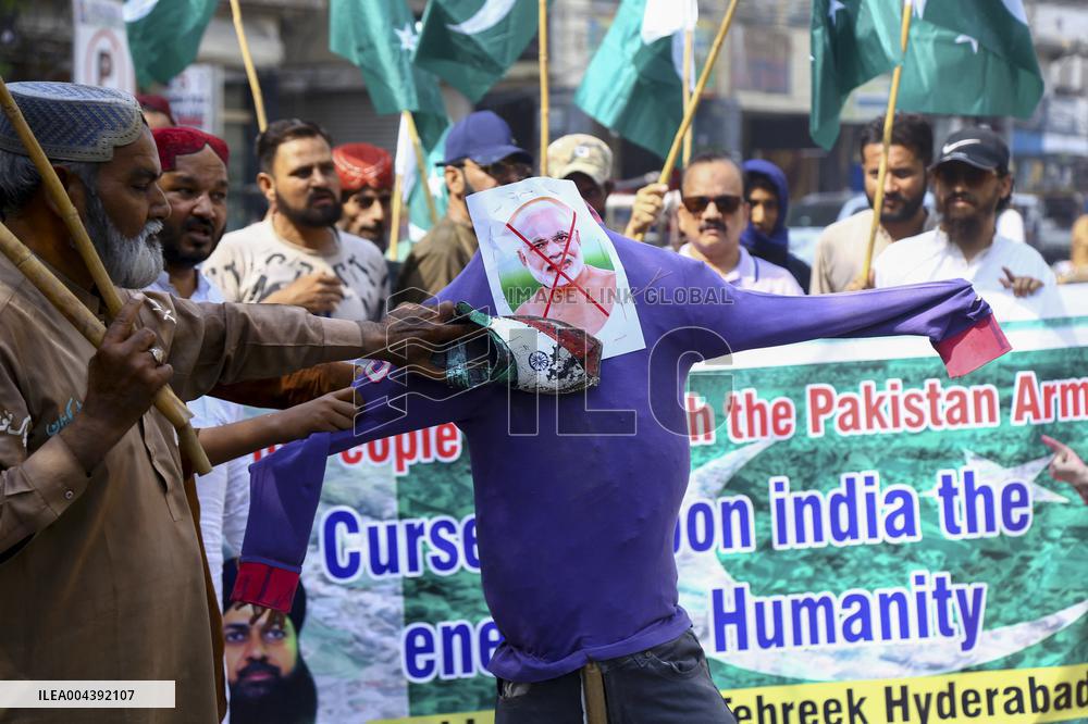 Rally Condemns Airstrikes - Pakistan