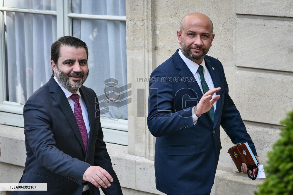 Emmanuel Macron welcomes Ahmed Al Sharaa at the Elysee FA