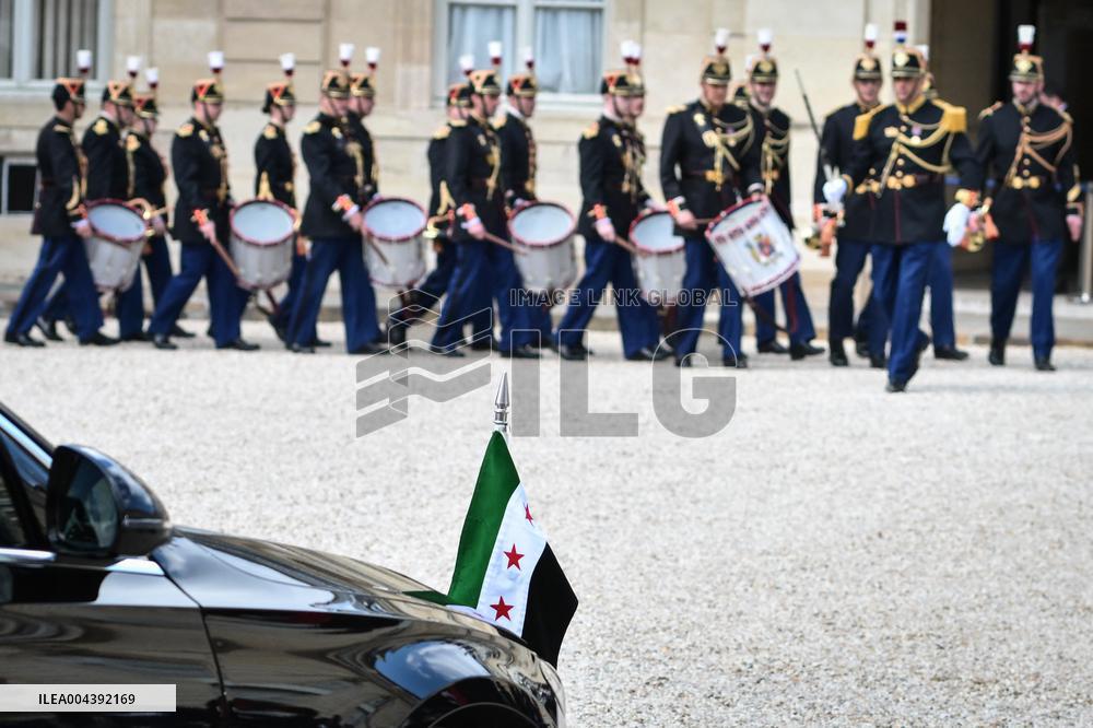 Emmanuel Macron welcomes Ahmed Al Sharaa at the Elysee FA