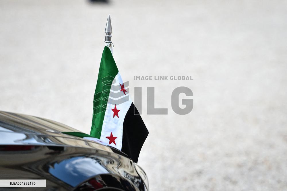 Emmanuel Macron welcomes Ahmed Al Sharaa at the Elysee FA