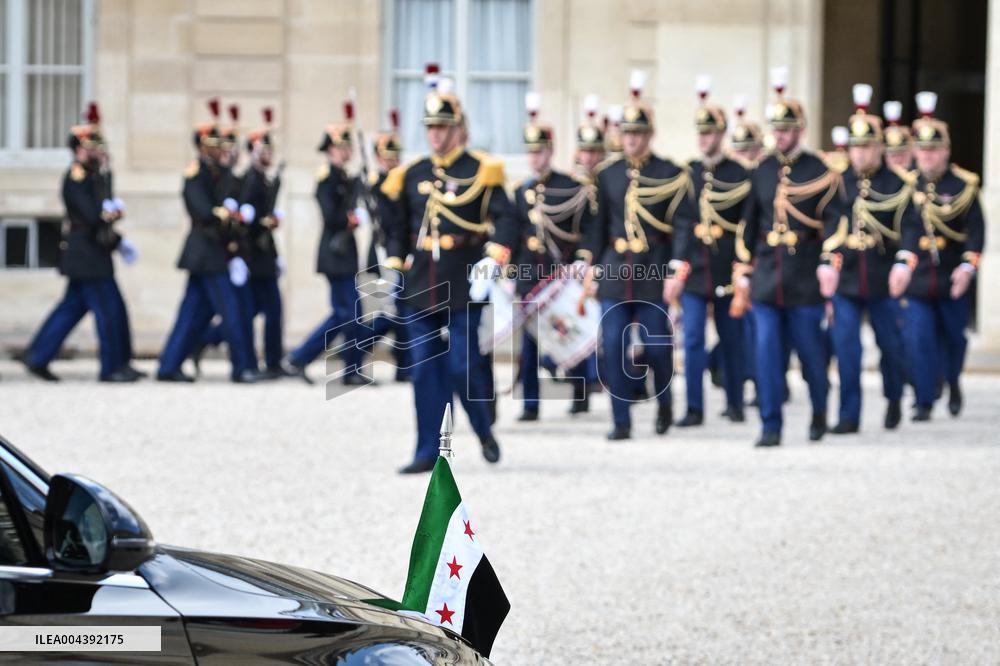 Emmanuel Macron welcomes Ahmed Al Sharaa at the Elysee FA