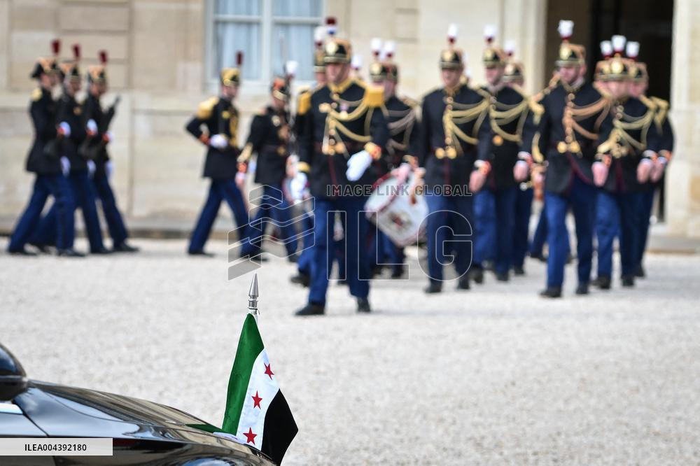 Emmanuel Macron welcomes Ahmed Al Sharaa at the Elysee FA